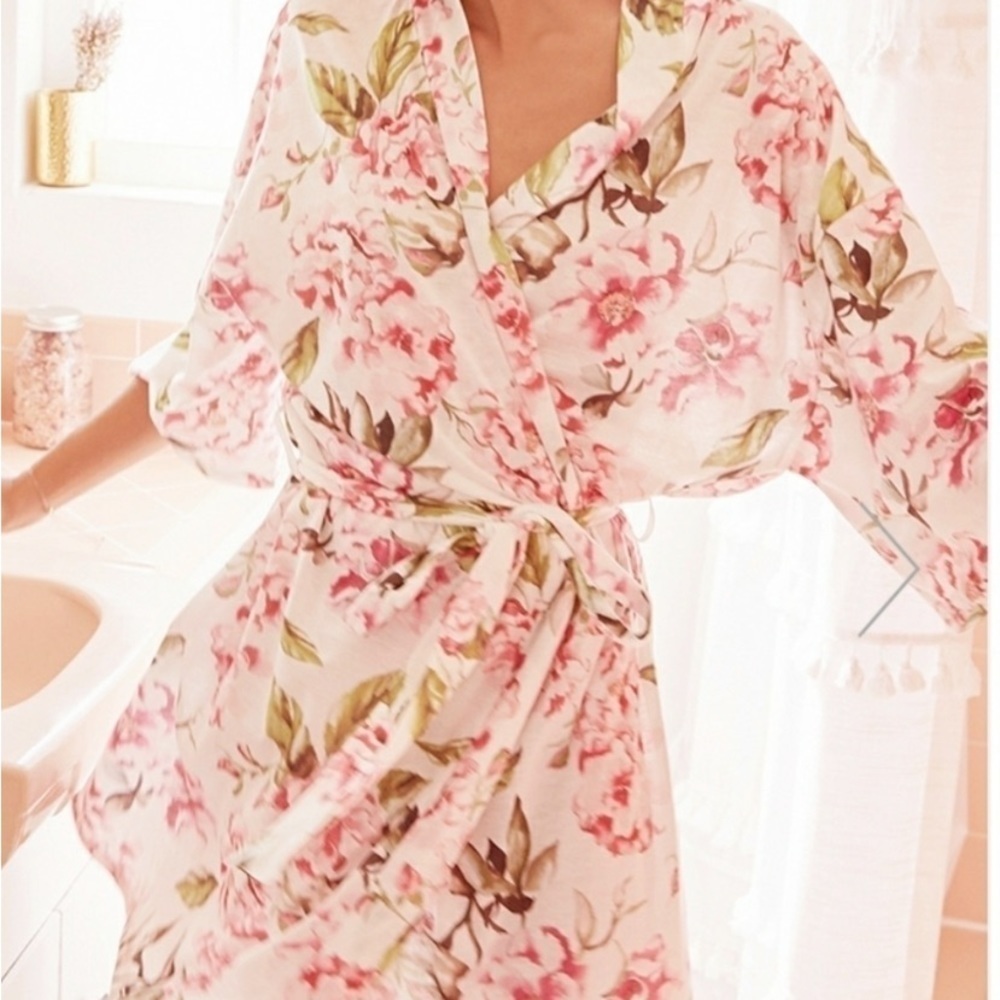 SHOW ME YOUR MUMU Garden of Blooms Robe White/Pink/Green Women's OS